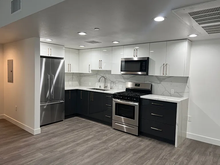 Glenoaks Residences — Photo 8