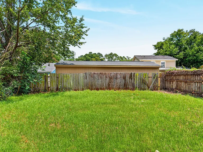 12 Belfair Dr — Photo 26