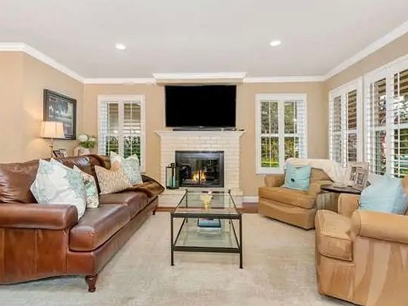 3rd image of 669 Rock Island Cir