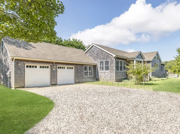 https://photos.zillowstatic.com/fp/220199ba2387df0674e279d0b271841c-p_e.webp