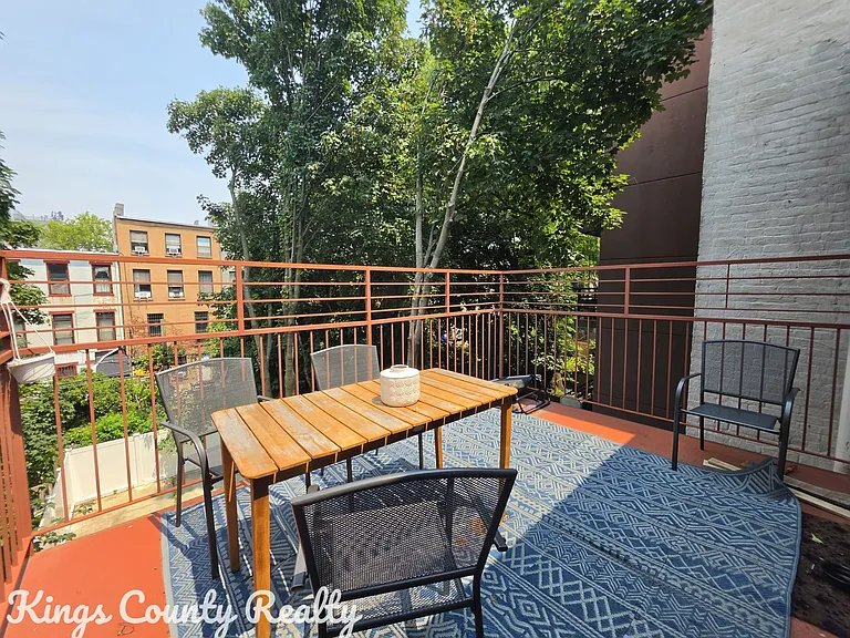 137 Madison St #3 — Photo 6