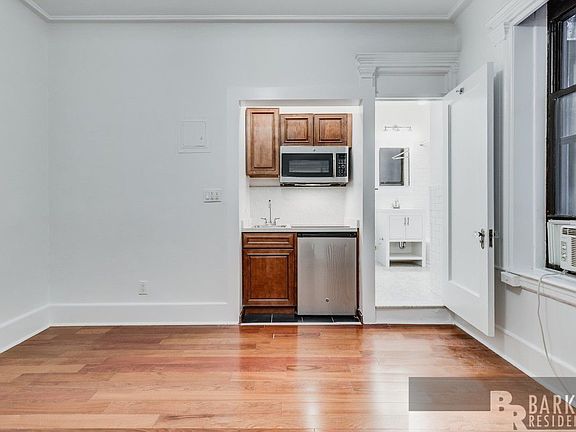 4th image of 105 E 15th St APT 27