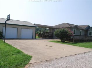 167 Greenfield Dr, Hartford, WV 25247