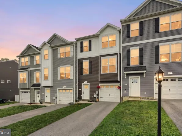 63 Overlook Dr, Hanover, PA 17331