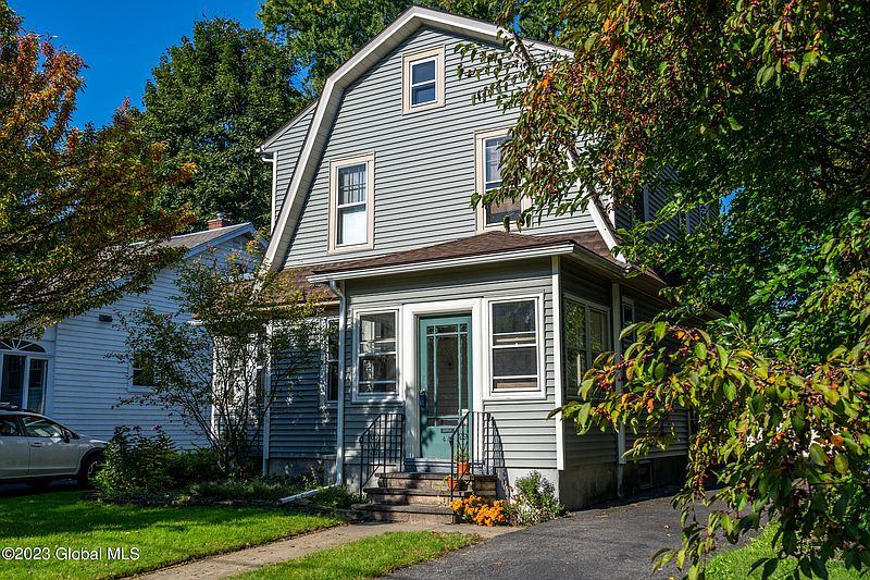 2nd image of 44 Fleetwood Avenue