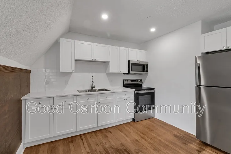 2 bed, 1.0 bath, $2,070 — Photo 2