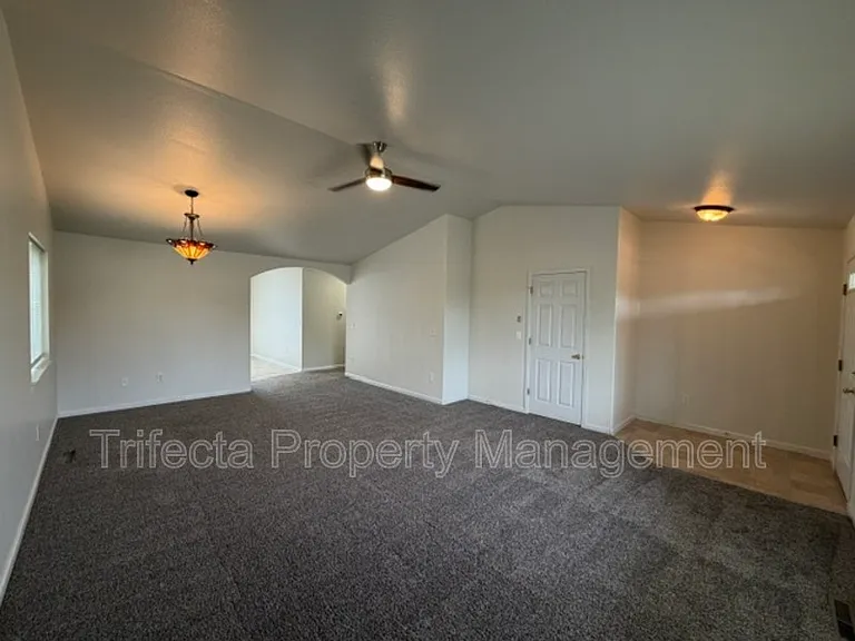 3627 Glenbarr Ct — Photo 3