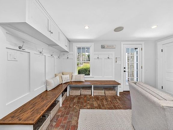 3rd image of 225 Church St