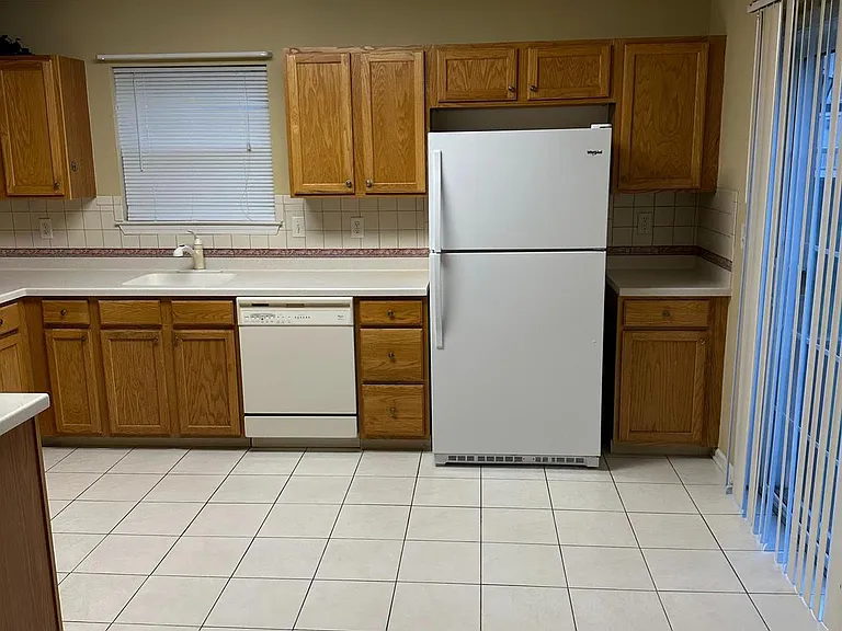 193 Fountayne Ln — Photo 5