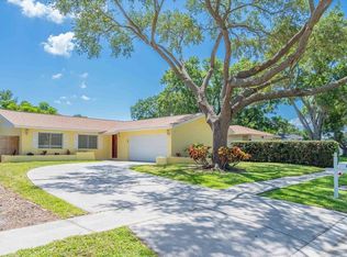 6411 Woodland Blvd N, Pinellas Park, FL 33781