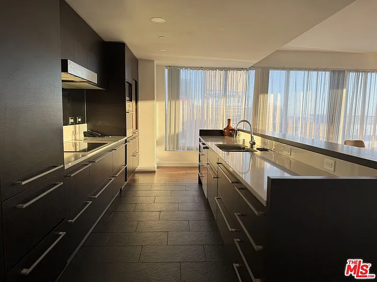 6250 Hollywood Blvd #12H — Photo 1