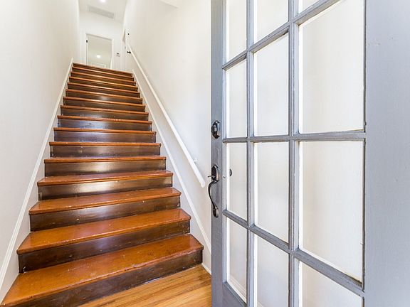 3rd image of 418 N Hill Ave #2