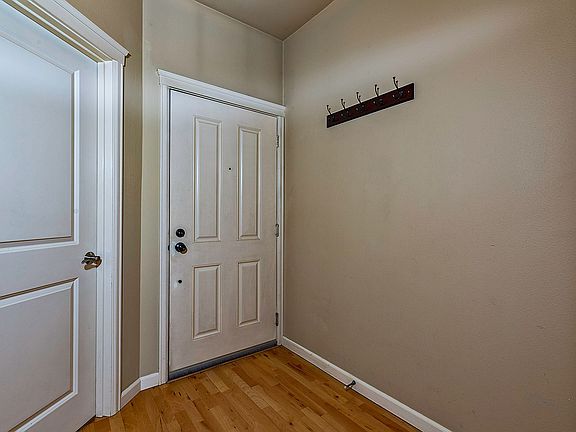 4th image of 320 32nd St Unit 108
