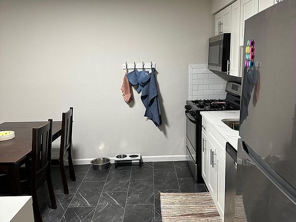 3rd image of 2004 Bellevue Ave APT H