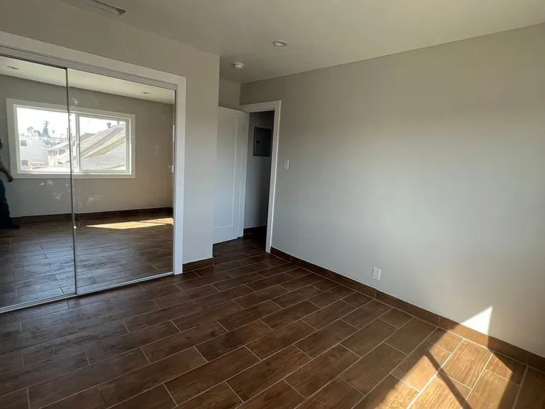 1819 S Manhattan Pl — Photo 35