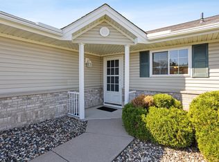 745 Sterling Ct, Saint Paul, MN 55115