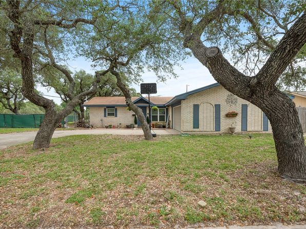 1307 W Palm Dr, Aransas Pass, TX 78336
