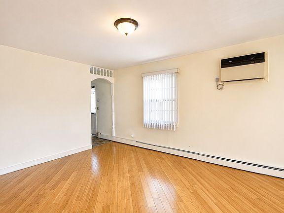 4th image of 8 Victoria Ln Floor 1