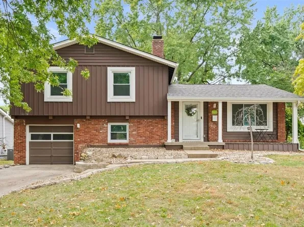 9020 Grandview Dr, Overland Park, KS 66212