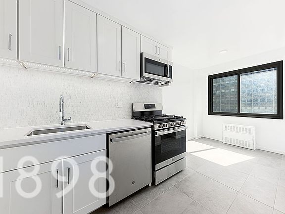 3rd image of 135 W 96th St APT 11C