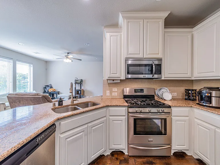 534 Alexandra Ave — Photo 4
