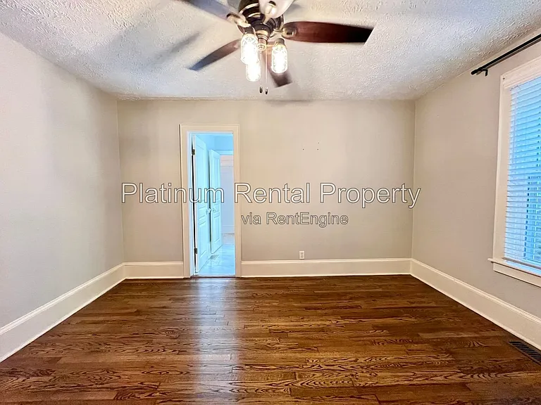 428 E Side Ave SE — Photo 9