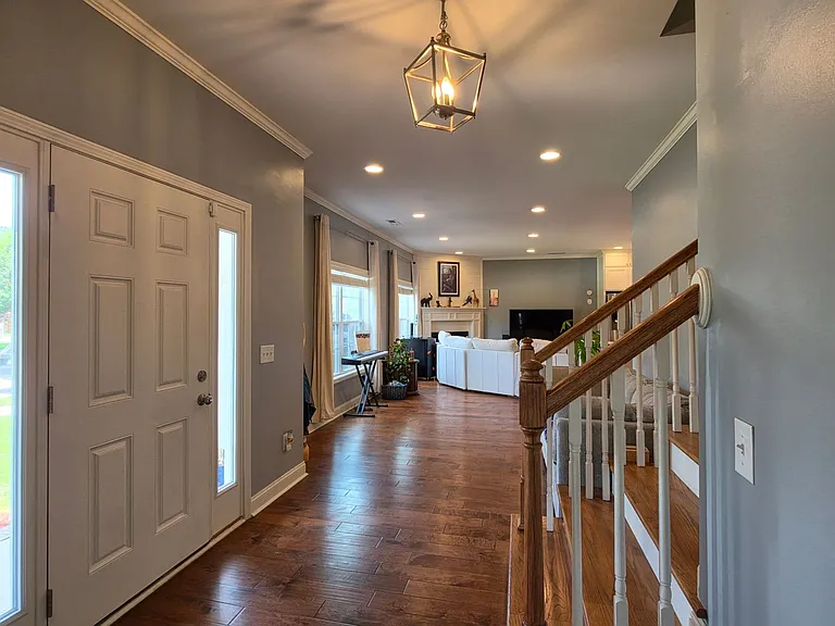 3120 Mayflower Ln — Photo 2