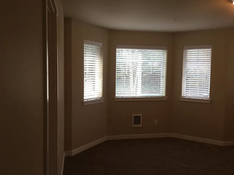 1623 Burnside Pl — Photo 4