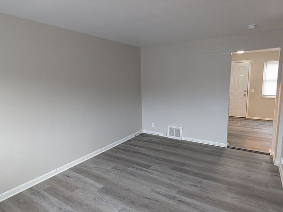 3rd image of 1400 21st St NE #1406