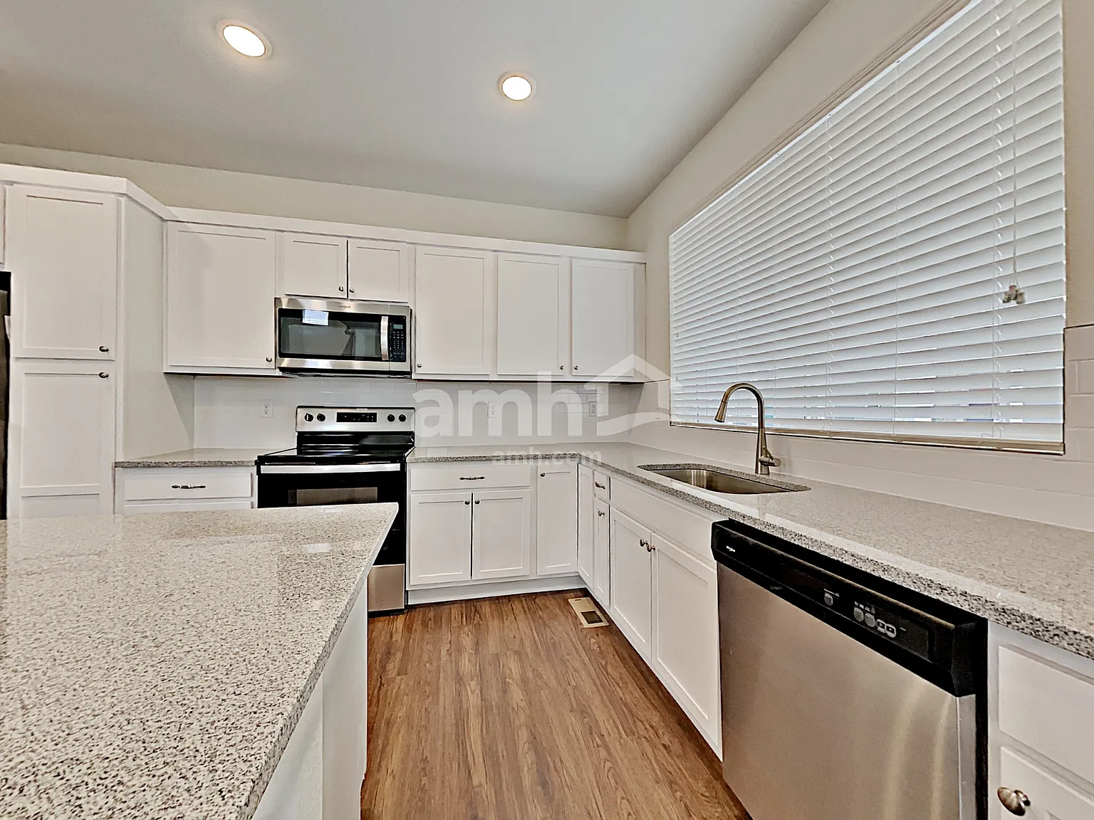 3 bed, 2.5 bath, 1719 sqft, $2,730 — Photo 4