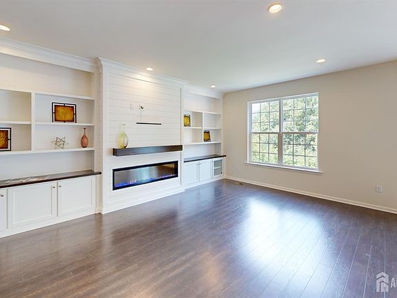 2nd image of 44 Begonia Ln
