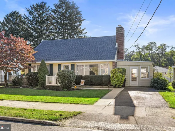 706 Elkwood Dr, New Cumberland, PA 17070