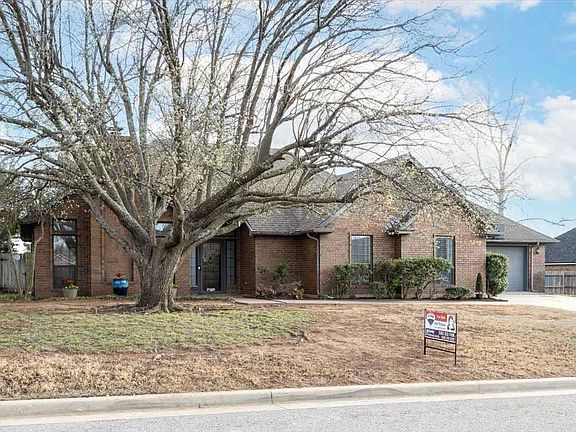 3rd image of 3005 NE Heritage Ln