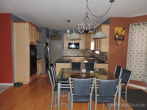 4th image of 14077 Elmhurst Dr