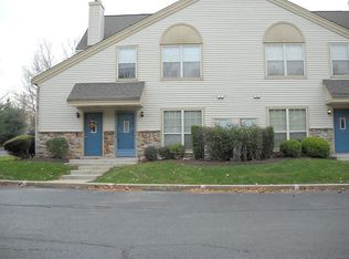 609 Foxcroft Cir #6, Royersford, PA 19468