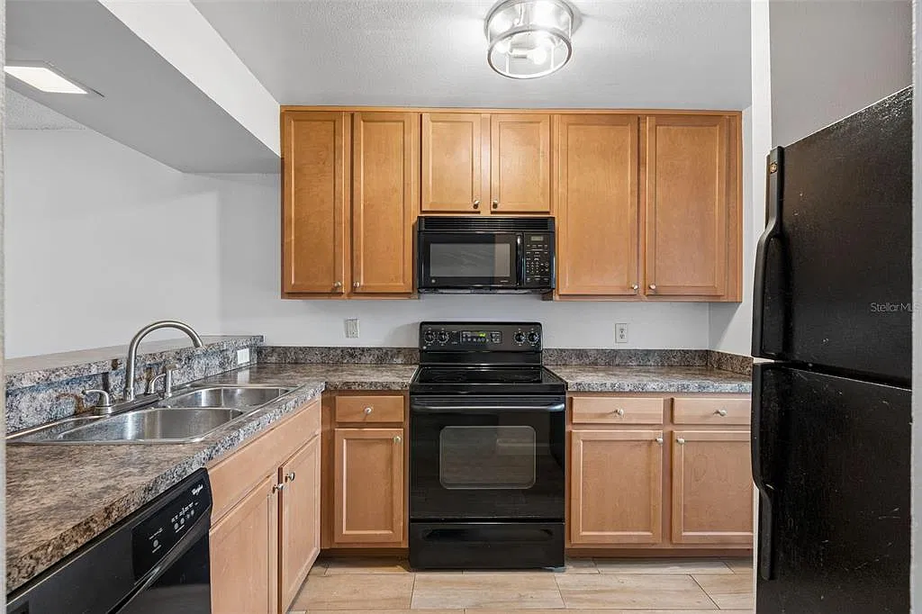2 bed, 2.0 bath, 890 sqft, $1,950 — Photo 4