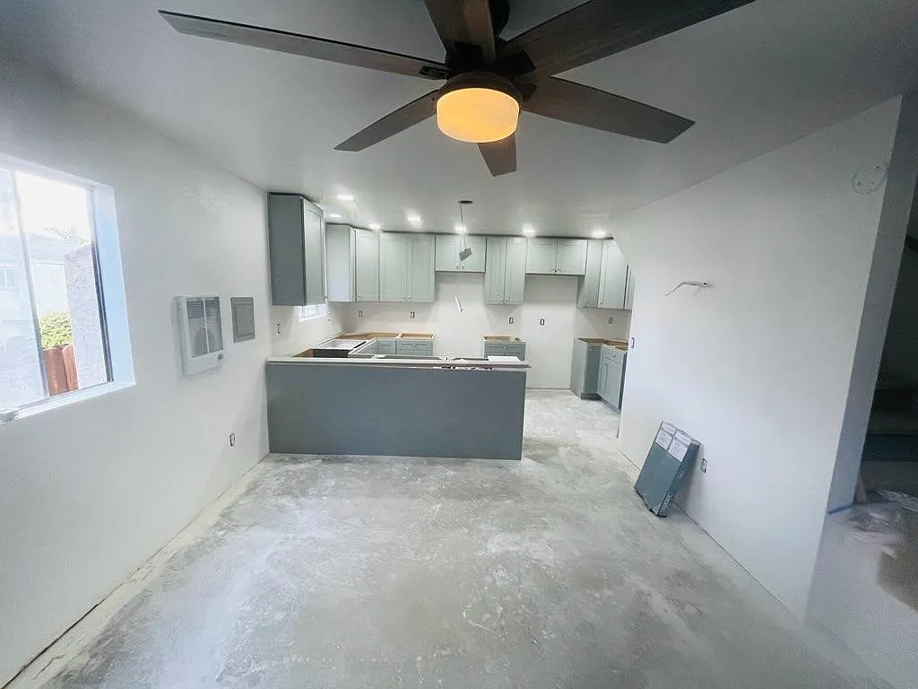 2 bed, 1.5 bath, 950 sqft, $2,300 — Photo 3