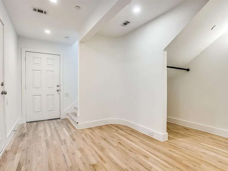 5017 Manett St #103 — Photo 20