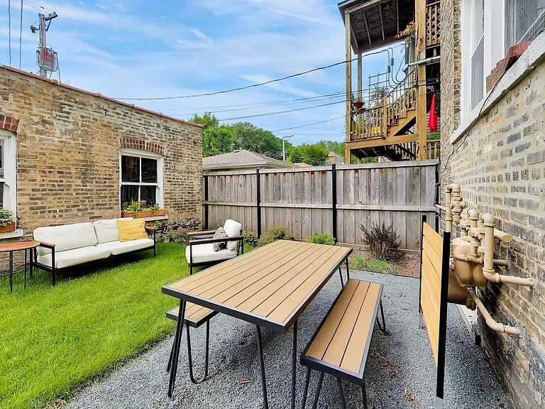 2645 W Winnemac Ave #2 — Photo 8