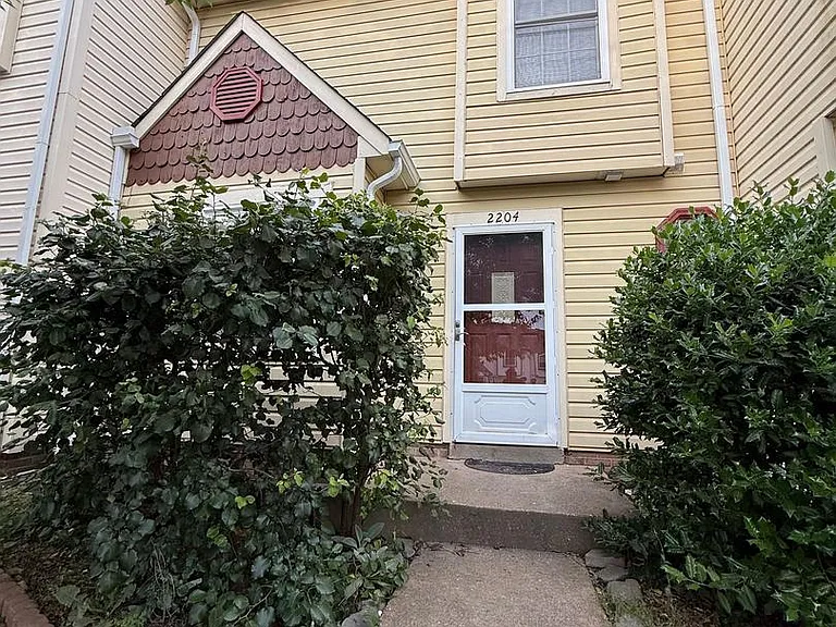 2204 Rock Creek Rd — Photo 1