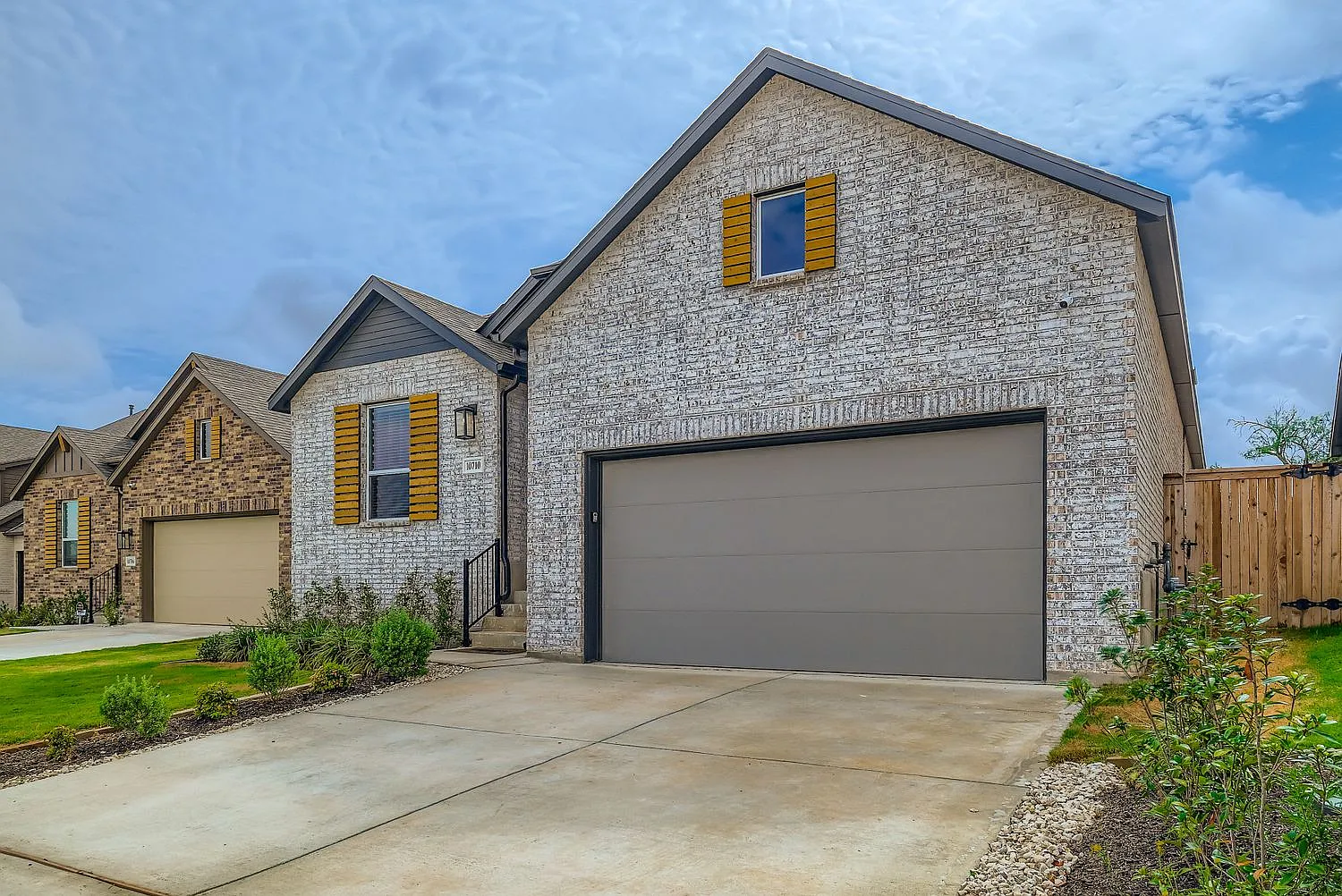 4 bed, 1973 sqft, $2,395 — Photo 3