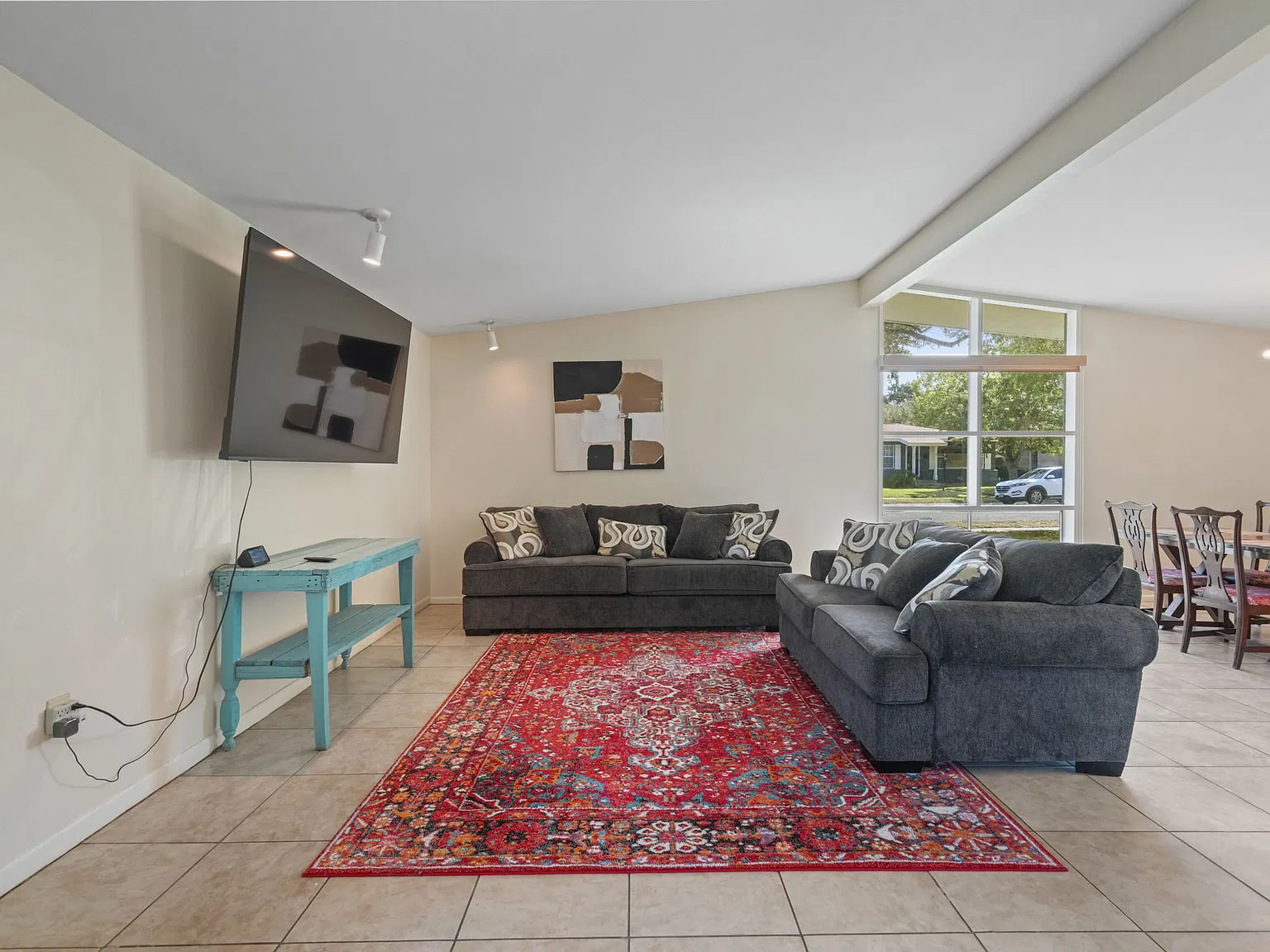 4 bed, 2019 sqft, $2,375 — Photo 3