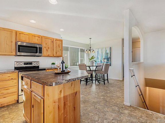 4th image of 948 W Union Avenue