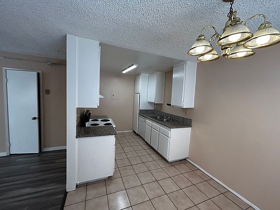 4th image of 850-852 Orizaba Ave #11