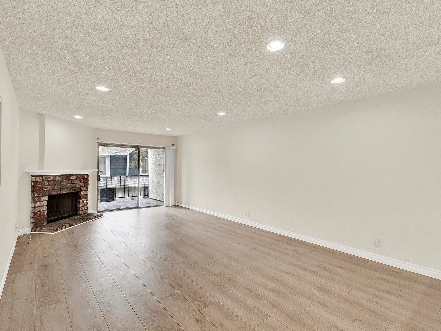 2 bed, 1126 sqft, $2,580 — Photo 4