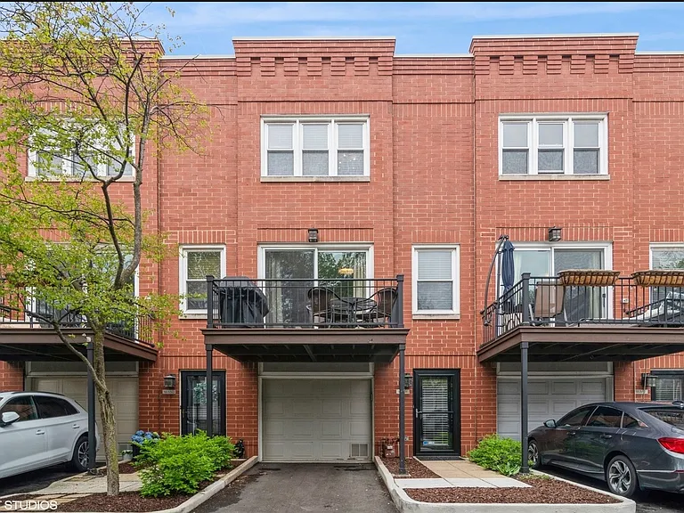 1835 W Oakdale Ave #C — Photo 2