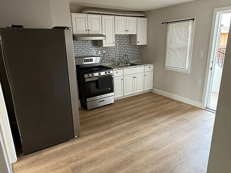 115-117 Myrtle St #2 — Photo 4