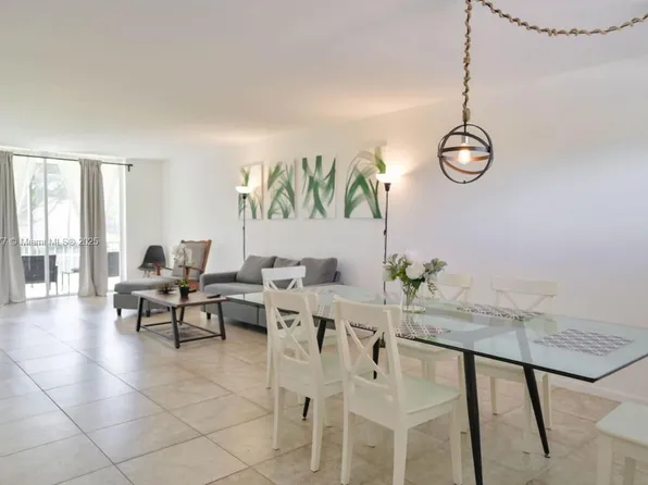 8901 S Hollybrook Blvd APT 206, Hollywood, FL 33025