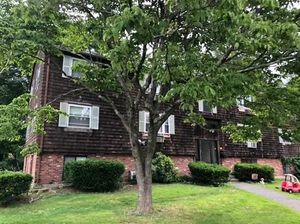 137 John A Dunn Memorial Dr APT 5, Rockland, MA 02370