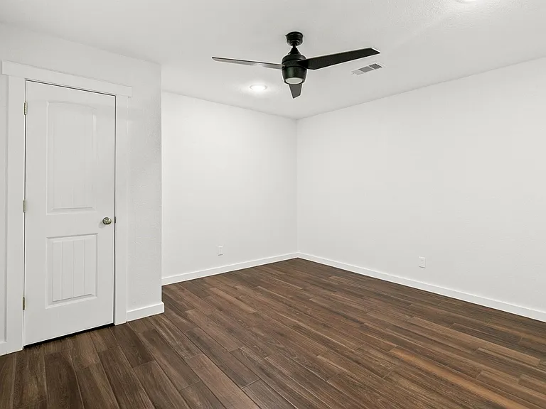 201 San Saba St — Photo 13